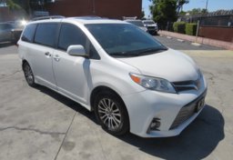 2019 Toyota Sienna - Image 3