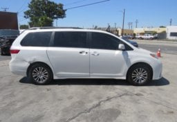 2019 Toyota Sienna - Image 9