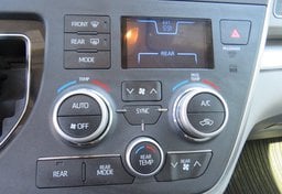 2019 Toyota Sienna - Image 32