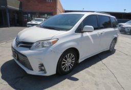 2019 Toyota Sienna - Image 4