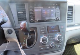 2019 Toyota Sienna - Image 29