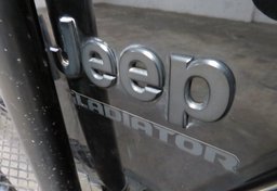2020 Jeep Gladiator - Image 21