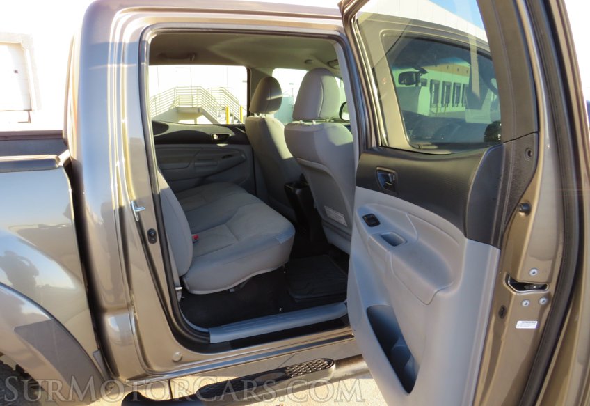 2013 Toyota Tacoma - Image 32