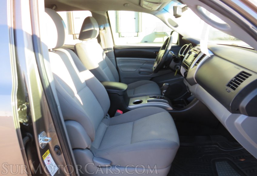 2013 Toyota Tacoma - Image 29