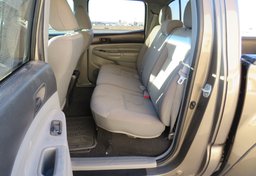 2013 Toyota Tacoma - Image 31