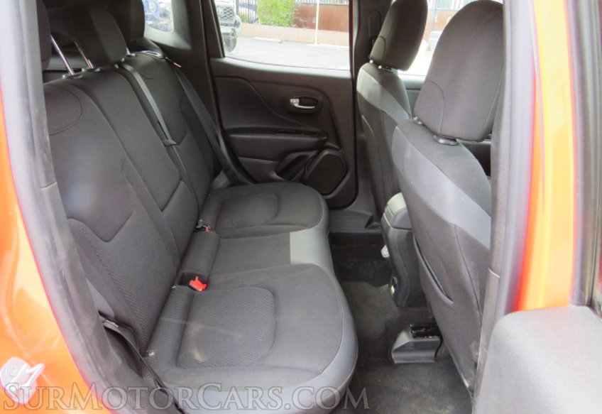 2019 Jeep Renegade - Image 32