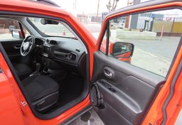 2019 Jeep Renegade - Image 22