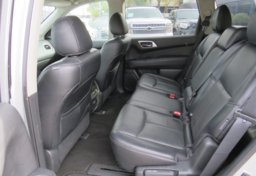 2020 Nissan Pathfinder - Image 32