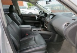 2020 Nissan Pathfinder - Image 28