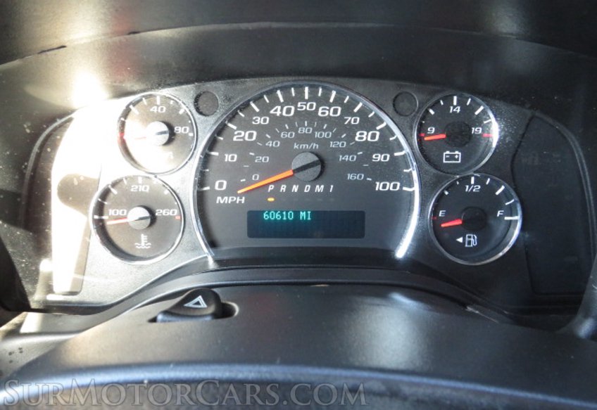 2017 Chevrolet Express Cargo Van - Image 28