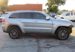 2017 Jeep Grand Cherokee - Image 6