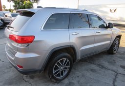 2017 Jeep Grand Cherokee - Image 8