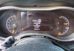 2017 Jeep Grand Cherokee - Image 33