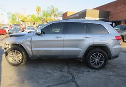 2017 Jeep Grand Cherokee - Image 5