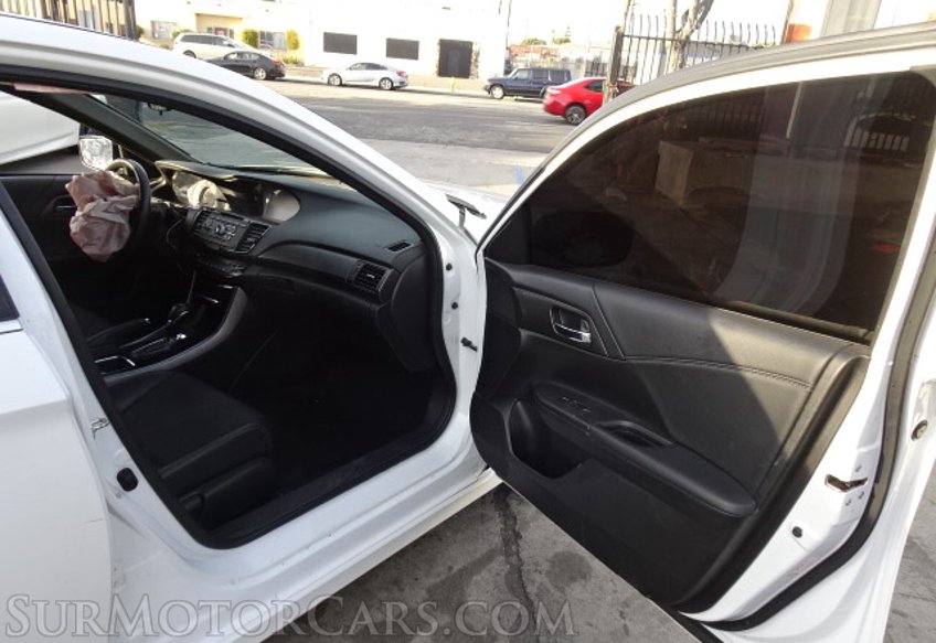 2017 Honda Accord Sedan - Image 20