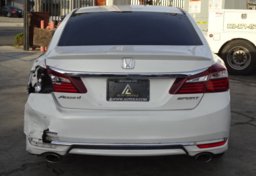 2017 Honda Accord Sedan - Image 11