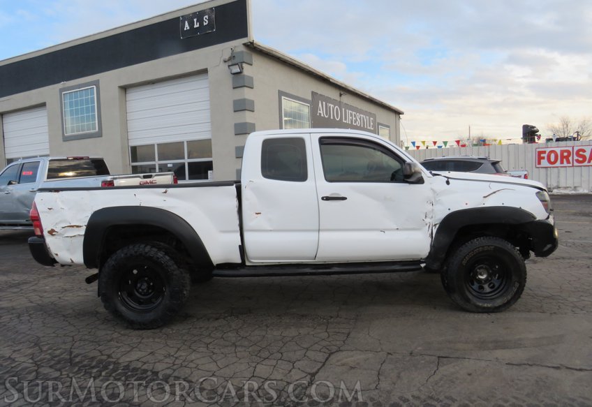 2015 Toyota Tacoma - Image 10