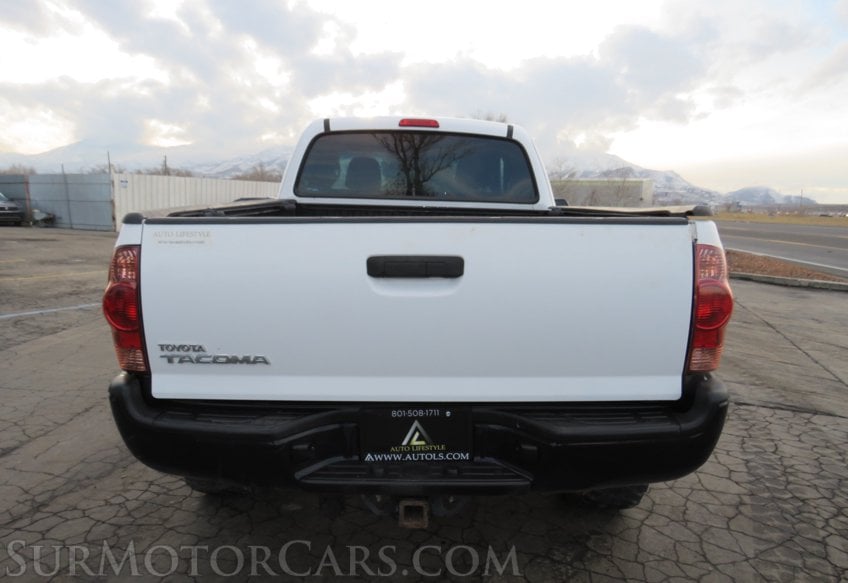 2015 Toyota Tacoma - Image 8