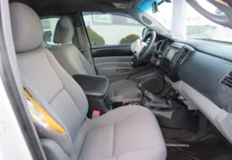 2015 Toyota Tacoma - Image 19