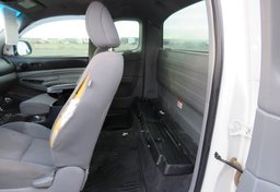 2015 Toyota Tacoma - Image 22