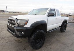 2015 Toyota Tacoma - Image 4