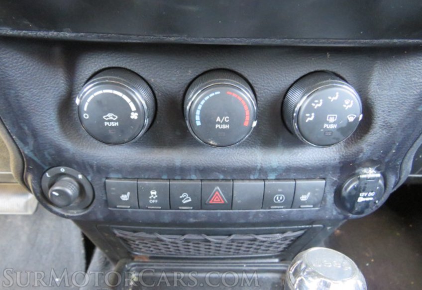 2015 Jeep Wrangler Unlimited - Image 38