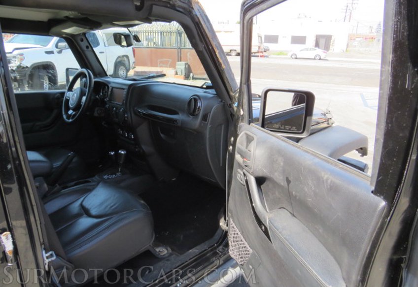 2015 Jeep Wrangler Unlimited - Image 19