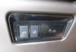 2018 Jaguar F-PACE - Image 37