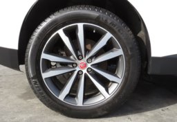 2018 Jaguar F-PACE - Image 17