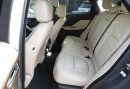 2018 Jaguar F-PACE - Image 32