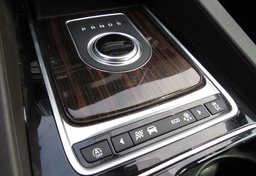 2018 Jaguar F-PACE - Image 44