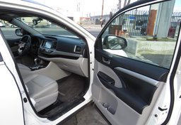 2015 Toyota Highlander - Image 23