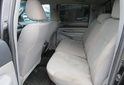 2013 Toyota Tacoma - Image 32