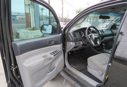 2013 Toyota Tacoma - Image 22