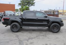 2013 Toyota Tacoma - Image 11