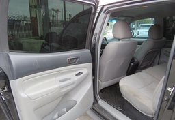 2013 Toyota Tacoma - Image 24