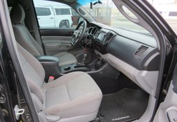 2013 Toyota Tacoma - Image 29