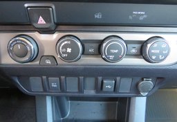 2020 Toyota Tacoma 4WD - Image 33