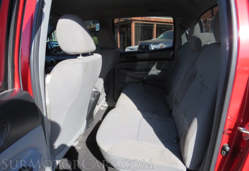 2014 Toyota Tacoma - Image 28