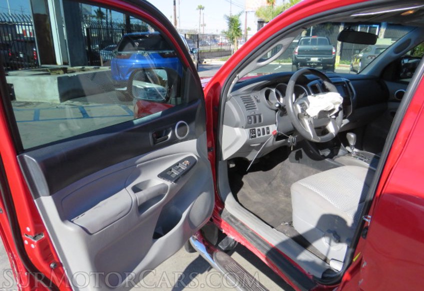 2014 Toyota Tacoma - Image 24