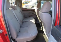 2014 Toyota Tacoma - Image 19
