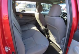 2014 Toyota Tacoma - Image 21