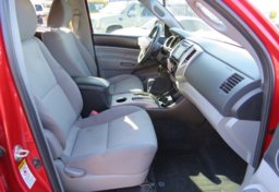 2014 Toyota Tacoma - Image 22