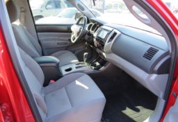 2014 Toyota Tacoma - Image 18