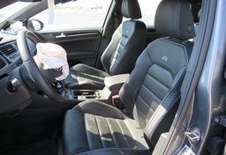 2019 Volkswagen Golf R - Image 22