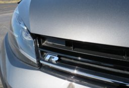 2019 Volkswagen Golf R - Image 14