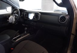 2017 Toyota Tacoma - Image 22