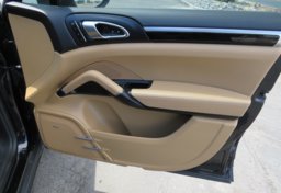 2014 Porsche Cayenne - Image 50