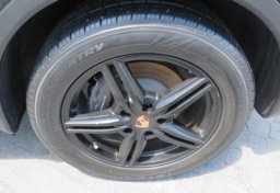 2014 Porsche Cayenne - Image 52