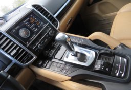 2014 Porsche Cayenne - Image 31